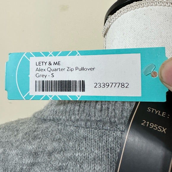 Lety & Me || woman’s gray sweater size small - Picture 5 of 10
